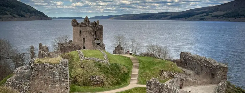 Urquhart Castle, Scotland: Visitor's Guide of Loch Ness's Ancient